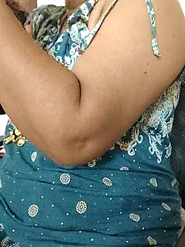 Snapshot of gaurika18 chatting on November 14, 1:21 pm gaurika18 online show from November 14, 1:21 pm