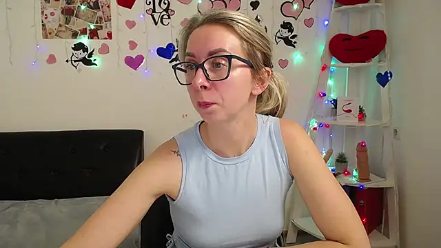 Snapshot of VasilisaSii chatting on February 14, 4:09 pm VasilisaSii online show from February 14, 4:09 pm