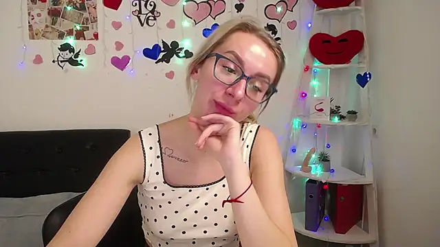 Snapshot of VasilisaSii chatting on February 24, 9:10 am VasilisaSii online show from February 24, 9:10 am