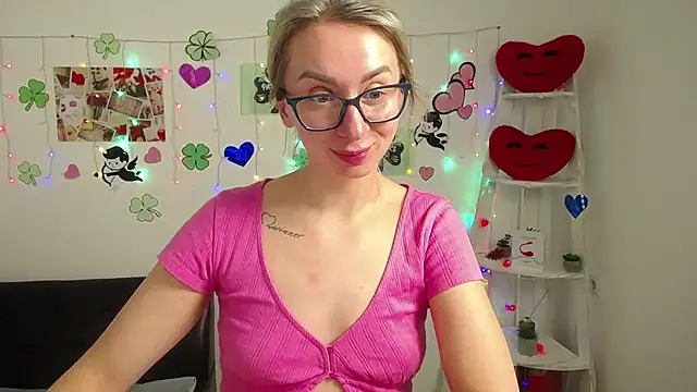 Snapshot of VasilisaSii chatting on March 22, 12:04 pm VasilisaSii online show from March 22, 12:04 pm
