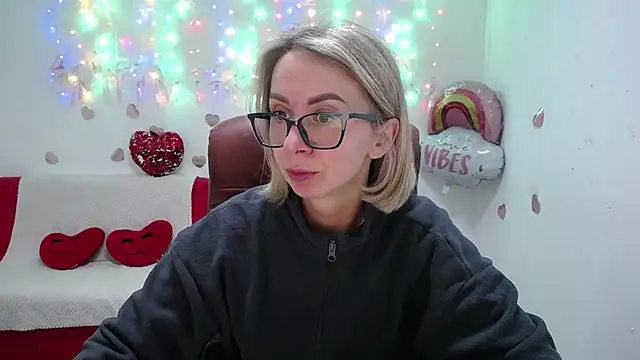 Snapshot of VasilisaSii chatting on October 1, 5:24 am VasilisaSii online show from October 1, 5:24 am