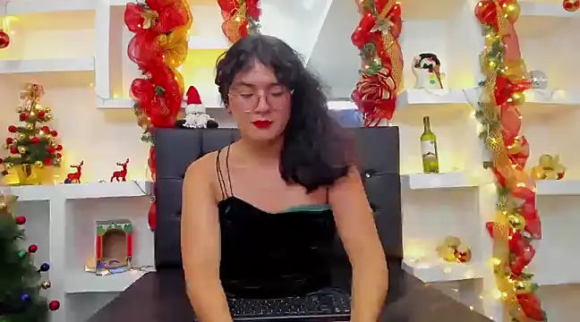 Elith Berry69 online show from December 14, 9:24 pm