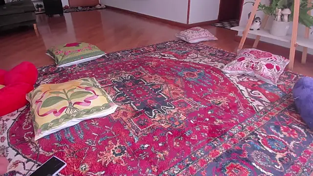 Whitekitty-exe online show from February 6, 5:09 pm