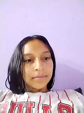 Snapshot of emma_ambar chatting on January 6, 1:42 am emma ambar online show from January 6, 1:42 am