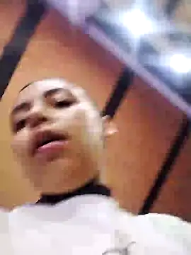 Snapshot of emma_ambar chatting on February 18, 12:26 am emma ambar online show from February 18, 12:26 am