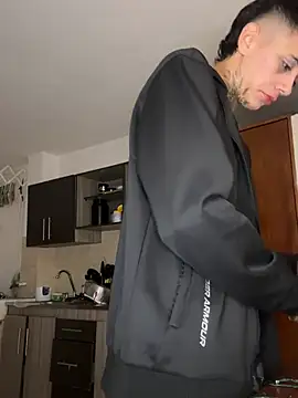  PhillipBrown online show from December 15, 8:52 am