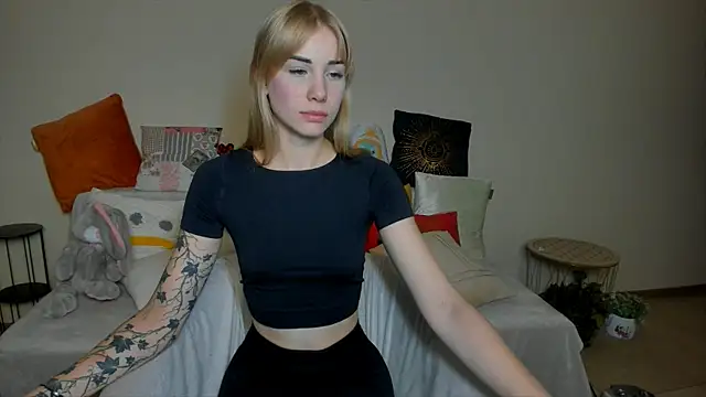 Snapshot of LunaBelli chatting on September 13, 8:08 pm LunaBelli online show from September 13, 8:08 pm