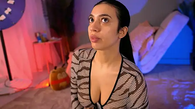 Snapshot of BetsyGonzale chatting on February 6, 5:12 am BetsyGonzale online show from February 6, 5:12 am