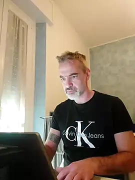 Snapshot of Marcolino183 chatting on January 31, 2:07 pm Marcolino183 online show from January 31, 2:07 pm