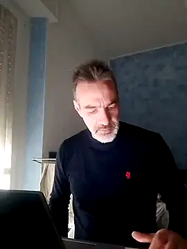 Snapshot of Marcolino183 chatting on February 4, 3:57 pm Marcolino183 online show from February 4, 3:57 pm