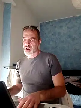 Snapshot of Marcolino183 chatting on February 6, 2:26 pm Marcolino183 online show from February 6, 2:26 pm