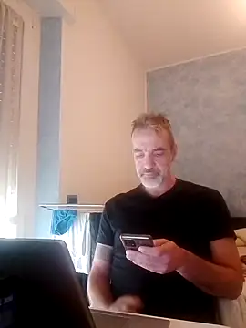 Snapshot of Marcolino183 chatting on February 13, 10:34 am Marcolino183 online show from February 13, 10:34 am