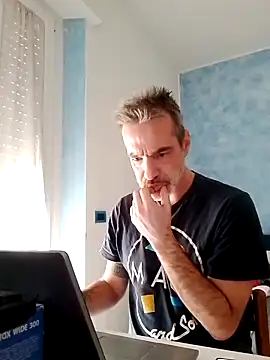 Snapshot of Marcolino183 chatting on February 21, 2:38 pm Marcolino183 online show from February 21, 2:38 pm