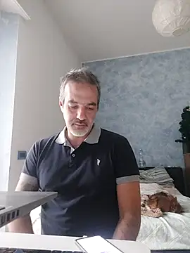 Snapshot of Marcolino183 chatting on December 4, 8:23 am Marcolino183 online show from December 4, 8:23 am