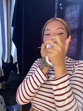 Snapshot of baby_lizy chatting on January 15, 8:37 pm baby lizy online show from January 15, 8:37 pm