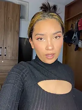 Snapshot of baby_lizy chatting on February 8, 11:24 pm baby lizy online show from February 8, 11:24 pm