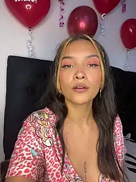 Snapshot of baby_lizy chatting on February 14, 12:41 am baby lizy online show from February 14, 12:41 am