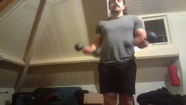 Snapshot of Mclozzz chatting on November 8, 3:29 am Mclozzz online show from November 8, 3:29 am