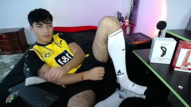 Snapshot of dylan_fun18 chatting on February 22, 10:42 pm dylan fun18 online show from February 22, 10:42 pm