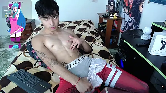 Snapshot of dylan_fun18 chatting on March 9, 9:14 pm dylan fun18 online show from March 9, 9:14 pm