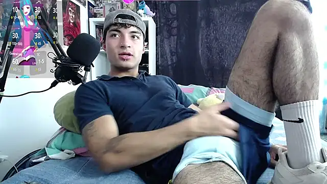 Snapshot of dylan_fun18 chatting on December 14, 6:56 pm dylan fun18 online show from December 14, 6:56 pm