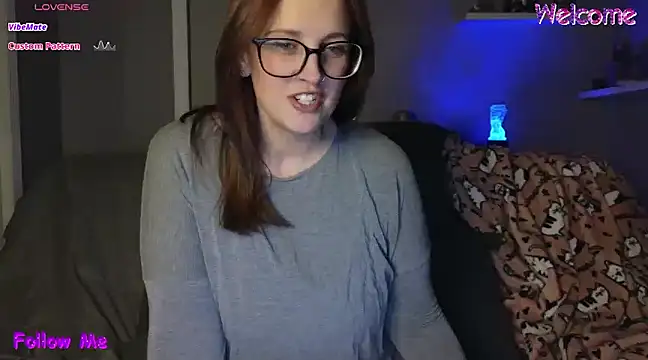 TheBustyHouseWife online show from March 4, 4:27 am