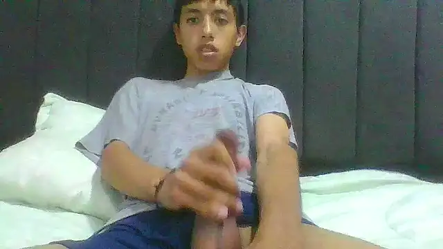 Snapshot of danuel23 chatting on November 19, 8:42 pm danuel23 online show from November 19, 8:42 pm