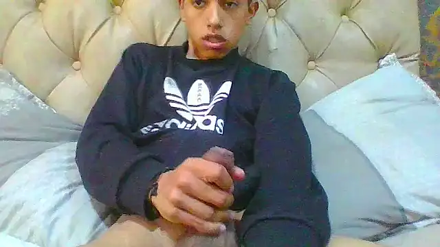 Snapshot of danuel23 chatting on December 18, 8:04 pm danuel23 online show from December 18, 8:04 pm