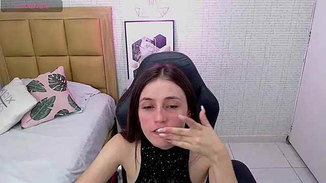 MAGNOLEROY online show from January 22, 7:34 pm