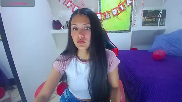 Snapshot of Catalehia_Milk chatting on February 17, 8:15 pm Catalehia Milk online show from February 17, 8:15 pm