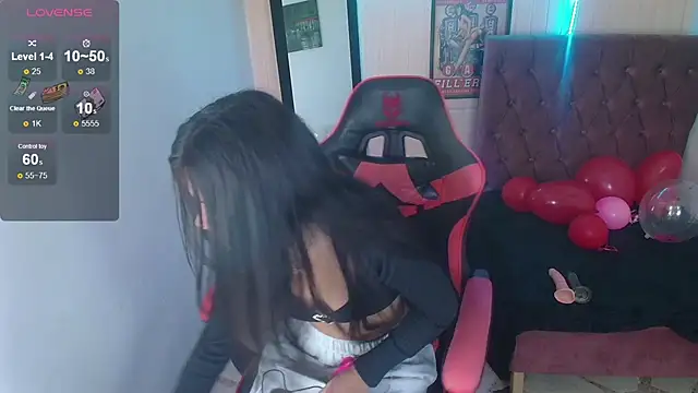 Snapshot of Catalehia_Milk chatting on February 19, 7:48 pm Catalehia Milk online show from February 19, 7:48 pm