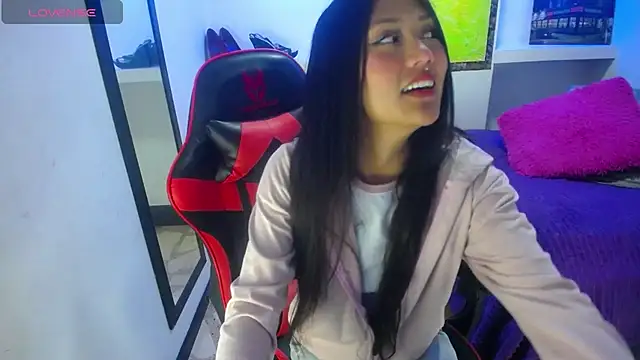 Snapshot of Catalehia_Milk chatting on February 22, 8:31 pm Catalehia Milk online show from February 22, 8:31 pm