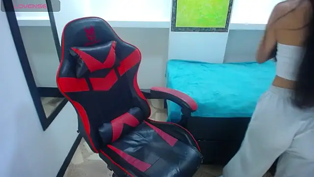 Snapshot of Catalehia_Milk chatting on February 26, 8:33 pm Catalehia Milk online show from February 26, 8:33 pm