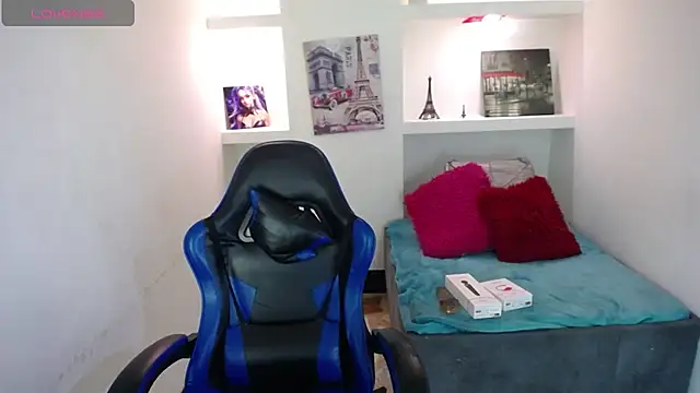 Snapshot of Catalehia_Milk chatting on November 8, 7:34 pm Catalehia Milk online show from November 8, 7:34 pm