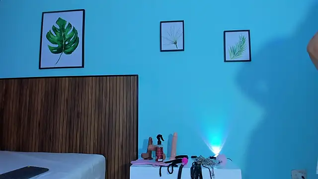 curvy rousi online show from February 21, 2:38 pm