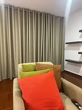 Snapshot of Alice_Biel chatting on December 25, 12:27 am Alice Biel online show from December 25, 12:27 am