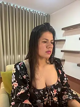 Snapshot of Alice_Biel chatting on January 19, 8:30 pm Alice Biel online show from January 19, 8:30 pm