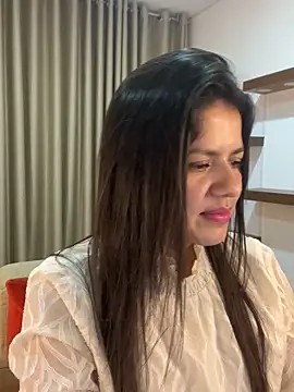 Snapshot of Alice_Biel chatting on February 4, 1:34 am Alice Biel online show from February 4, 1:34 am