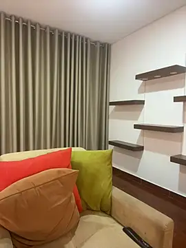 Snapshot of Alice_Biel chatting on February 11, 11:01 pm Alice Biel online show from February 11, 11:01 pm