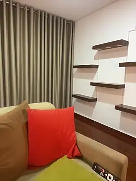 Snapshot of Alice_Biel chatting on February 14, 1:02 am Alice Biel online show from February 14, 1:02 am