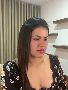 Snapshot of Alice_Biel chatting on February 24, 12:20 am Alice Biel online show from February 24, 12:20 am