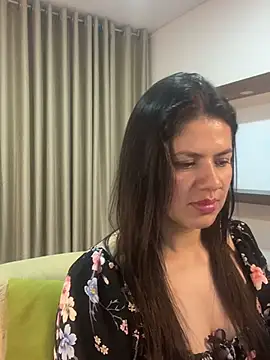 Snapshot of Alice_Biel chatting on March 6, 3:46 am Alice Biel online show from March 6, 3:46 am