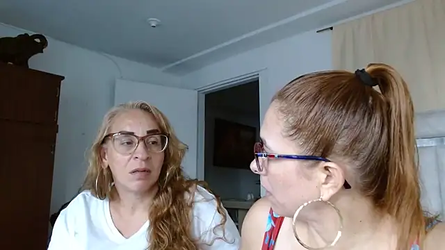 Snapshot of karlabarrera chatting on June 3, 8:36 pm karlabarrera online show from June 3, 8:36 pm