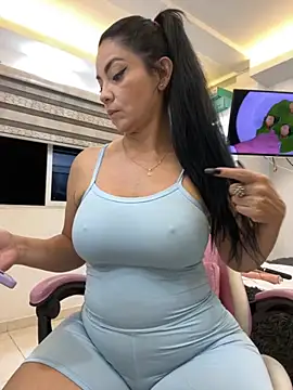 Hot beauty   online show from November 13, 2:43 am