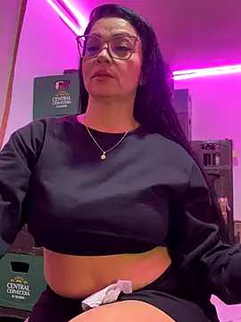 Hot beauty   online show from November 29, 5:43 am