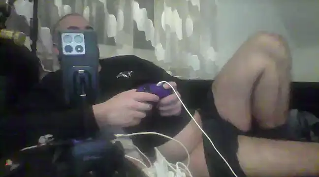 Snapshot of NewyorkDimi chatting on January 4, 4:12 am NewyorkDimi online show from January 4, 4:12 am