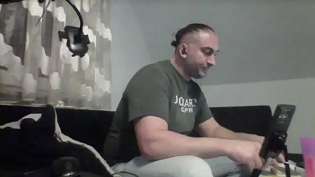 Snapshot of NewyorkDimi chatting on November 13, 12:42 am NewyorkDimi online show from November 13, 12:42 am