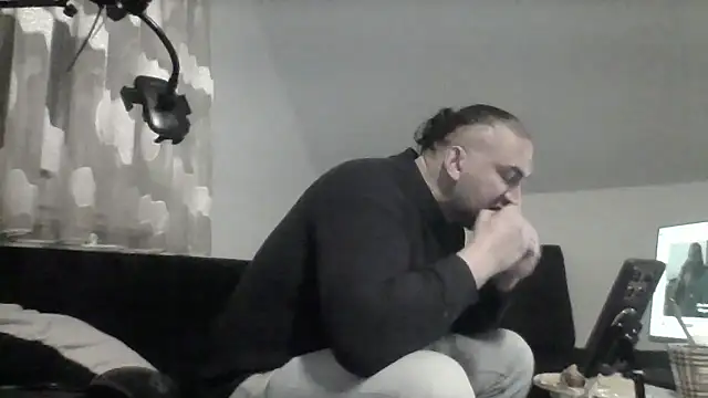 Snapshot of NewyorkDimi chatting on November 18, 1:11 am NewyorkDimi online show from November 18, 1:11 am