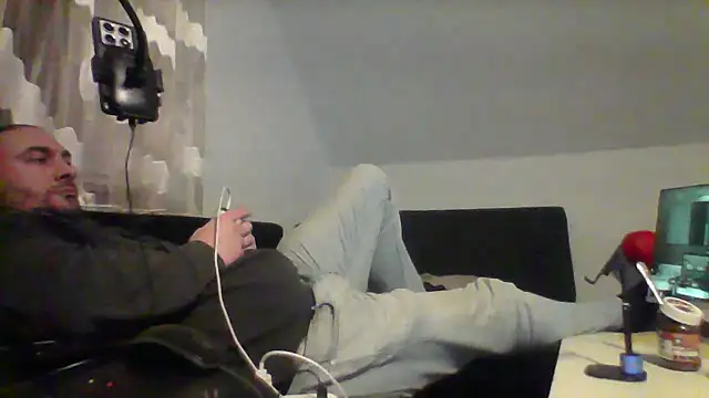 Snapshot of NewyorkDimi chatting on December 1, 1:10 am NewyorkDimi online show from December 1, 1:10 am