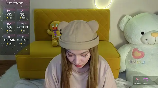 Snapshot of LuxuryGirl__ chatting on January 15, 3:33 am LuxuryGirl online show from January 15, 3:33 am